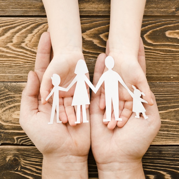 mani famiglia protezione