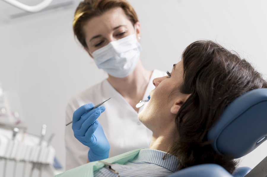 dentista paziente cura denti